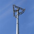 conexión del reborde de las torres de la telecomunicación de la altura de los 30m para difundir con las plataformas